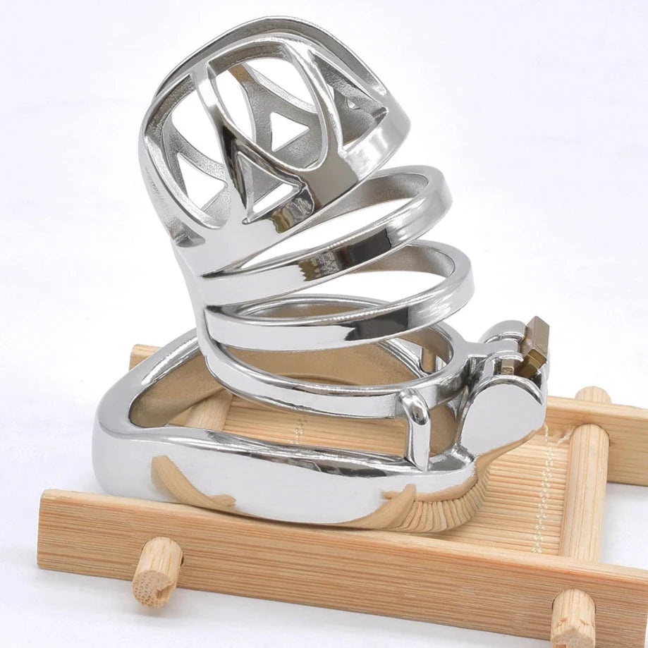 Grande cage de chastete en metal pour soumis