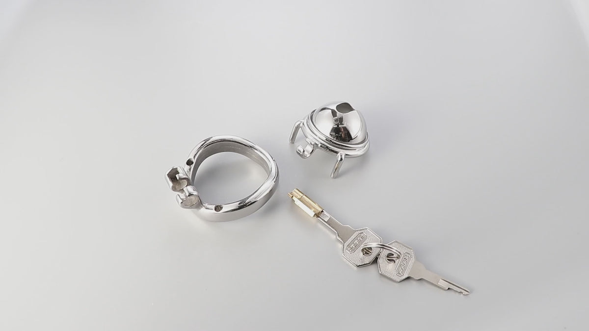 Petite cage de chasteté en hémisphère ouvert